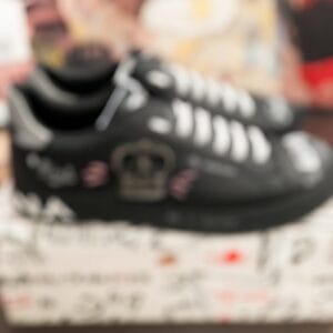 Adidași „King of the World” – Stil Urban Luxury